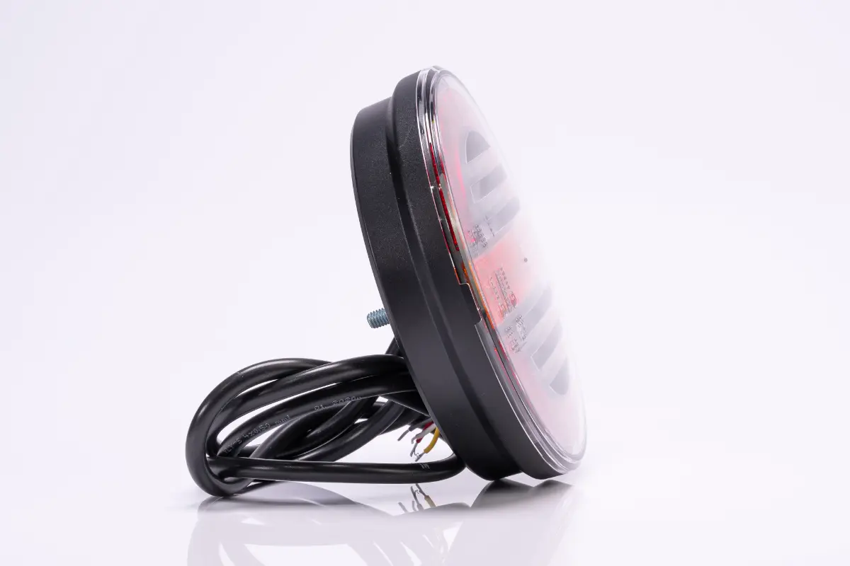 Kerek hátsólámpa LED-es, AVIA típusú, 3 funkciós (helyzet, fék, index), 12-36V, Átmérő: 140mm