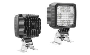 LED9A.53726 Extra nagyteljesítményû 6 LED-es terítõfényû munkalámpa AMP csatlakozóval, 5500 lumen, 12-24V-os, Omega tartóval 100x100mm