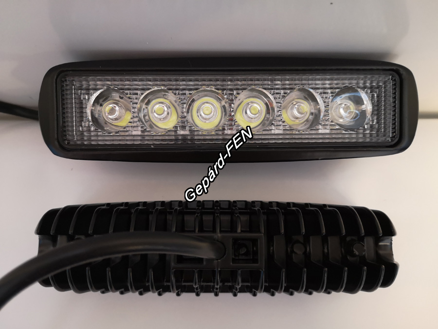 KS4418 Spot. 6 Epistar ledes, 18W,.os 1440 Lumen teljesítményü keskeny téglatest alakú szúrófényű munkalámpa.12-24V. Méretei:160x43x50 mm. Alumínium házban, hátúl középen fémtartós felfogatással, cca: 25cm kábellal. IP68,-as vízállóság.
