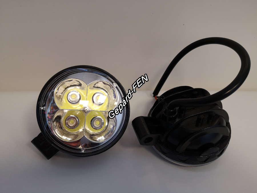 KS0212 SPOT. 4 Epistár ledes,12W,-os 960 Lumen teljesítményű MINI kerek szúrófényű munkalámpa. 12-24V. Méretei: Átm:80mm. Vast: 45mm. Alumínium házban, alúl középen fém tartóval, cca: 25 cm,-es kábellal. IP68,- as vízállóság.