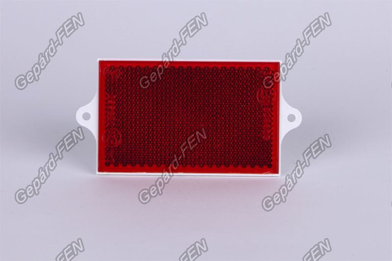 Prizma téglalap piros füles (füllel 111mm) 90mm x 57mm