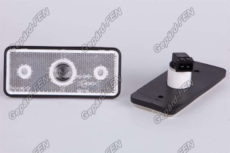 Szélességjelzõ 12-24V téglalap alakú fehér 5W üveg IZZÓS +gumilap 110mm x 45mm (Mercedes Sprinter) (MD-13B)