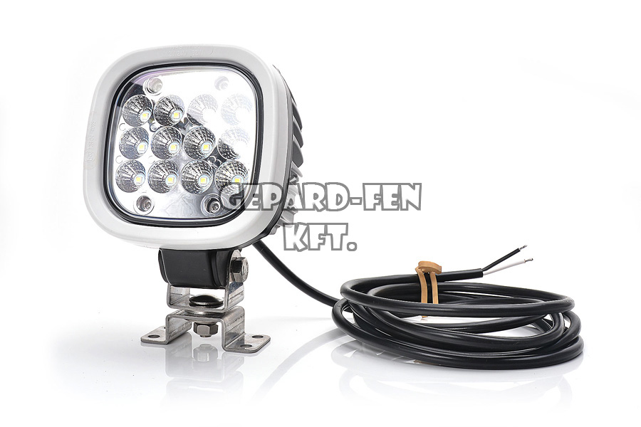 W130 tipuscsalád.1207. Rendkívül nagy teljesítményü -12 led, 7000 lumen- terítőfényü munkalámpa. 12-24V,-os kivitel.Omega talp,2,5m vezetékkel.Teljes méret:110x159x83mm.Vizállóság: IP66/68. Szúrófényü változat: WAS0361 !!