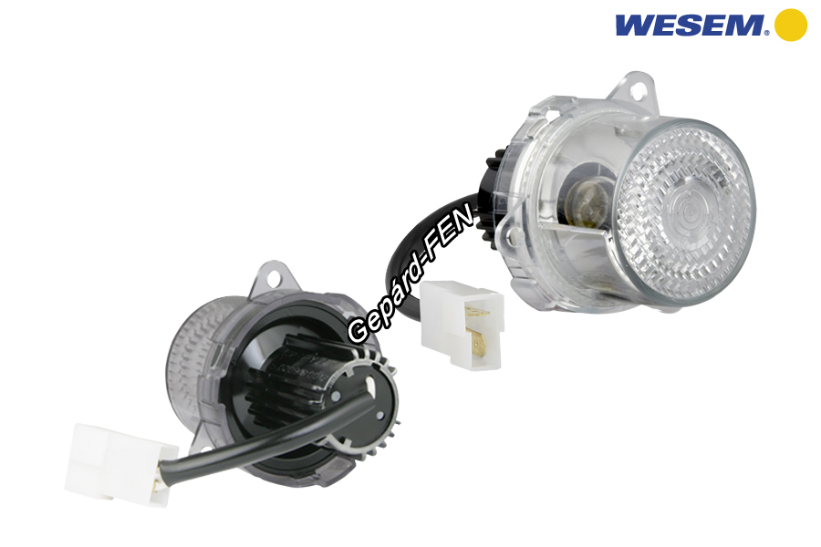LA3.23921 Univerzális Tuning kerek Tolatólámpa süllyeszthetõ vízhatlan, "füstszínû" kivitel.Méretei: átm.:55x84/37mm. 12V-21W,-os izzóval.LA3 tipuscsalád. Lásd:WES0157,158,159,160,161,167,210,228,229,388,393,394.