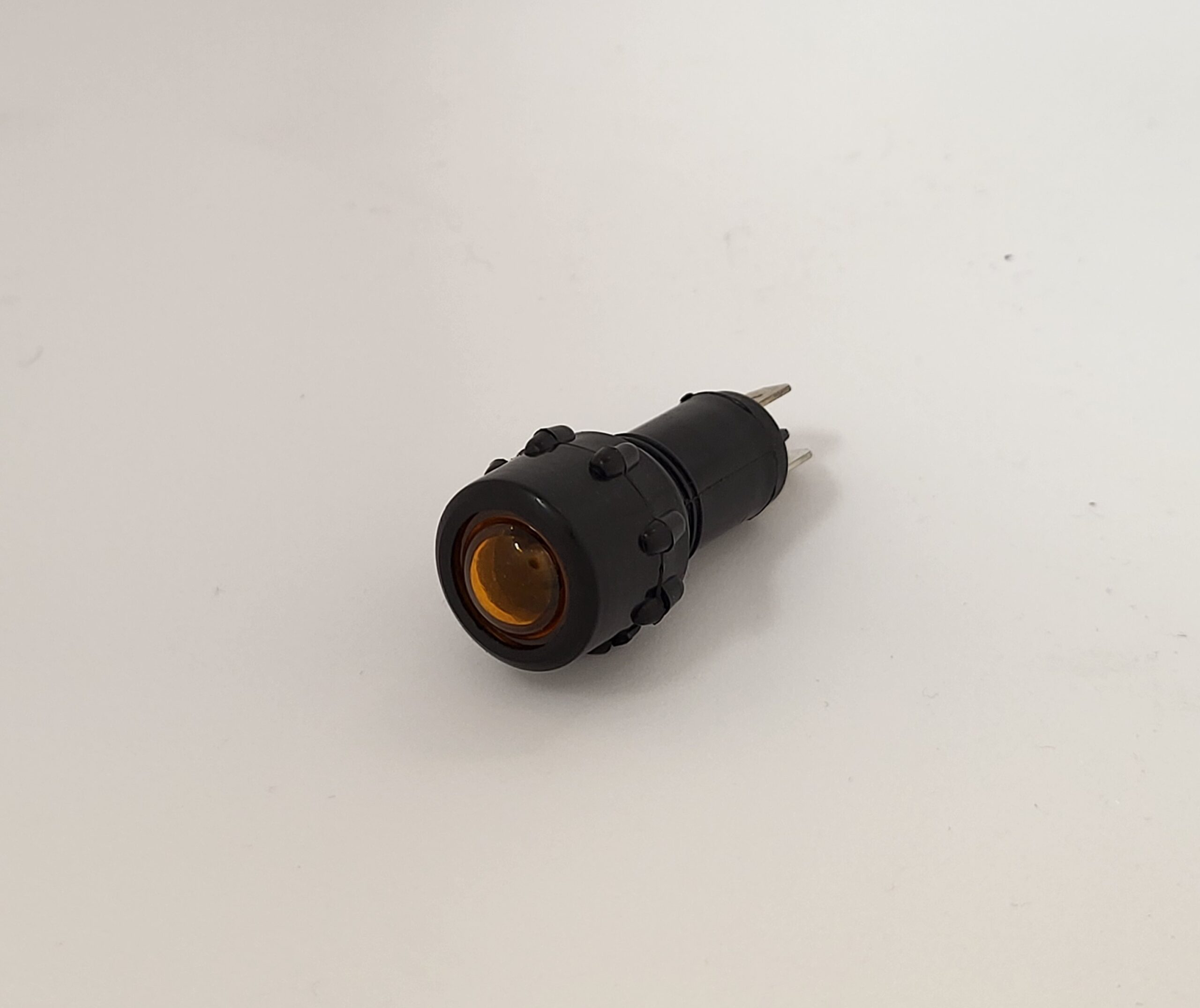 12-24V,-os LED,-es univerzális kerek kontrollámpa, műanyag házban.-SÁRGA- Csavaros vezetékrögzítéssel, egyedi csomagolásban.