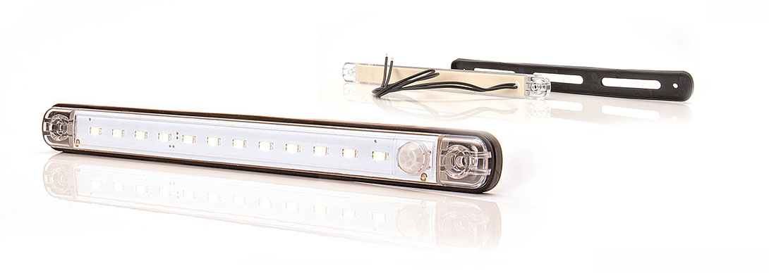 LW10 típuscsalád.729.24v,-os hosszúkás csík alakú belső világítás. LAPOS kivitel. 12LED,-es 3W, 285 Lumen teljesítmény. Sensoros (érintős). Méretei: 238x21mm, vast.: 11mm, furattáv.: 212mm.